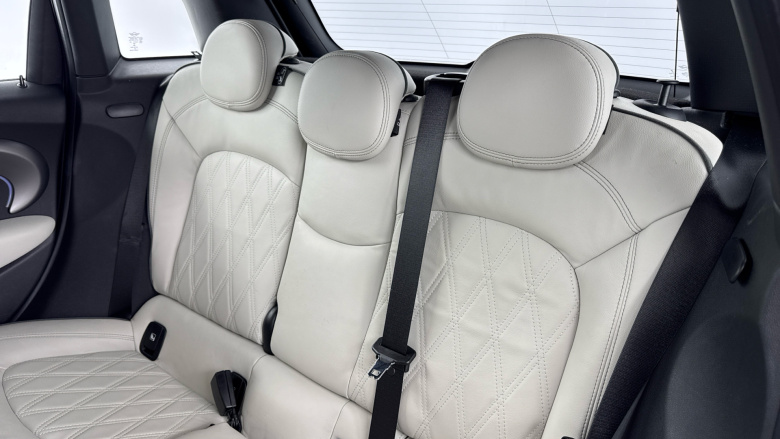 MINI Hatchback 1.5 Cooper Exclusive 5dr Auto [Nav Pack] Petrol Hatchback